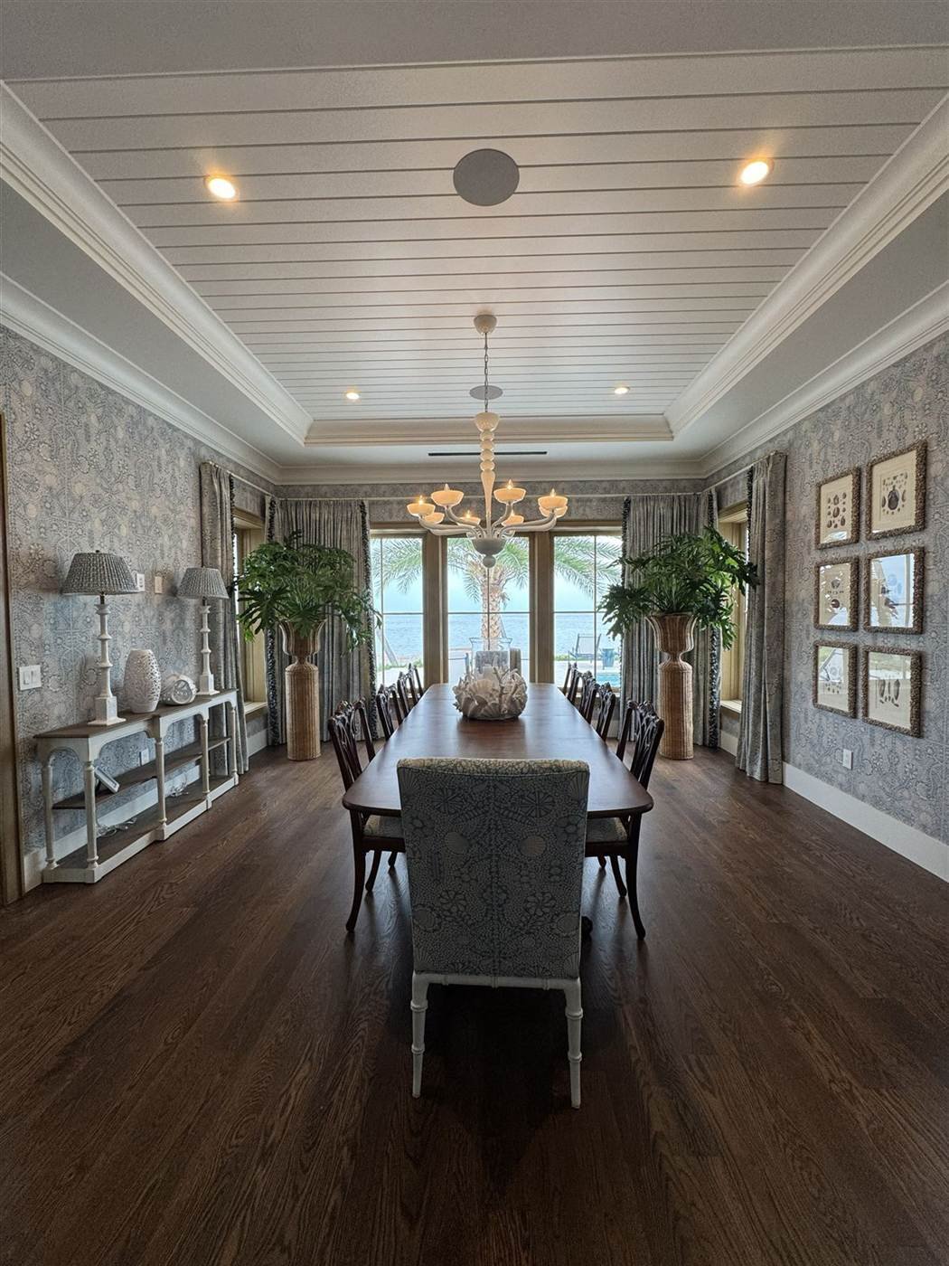 Isla Morada waterfront dining room — patterned wallcovering